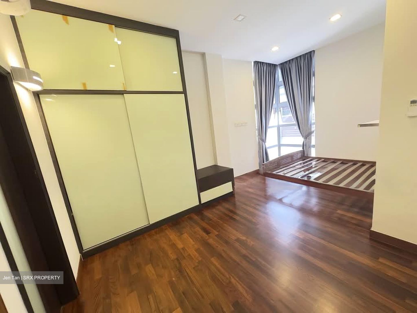 Bedok Road (D16), Terrace #565210751